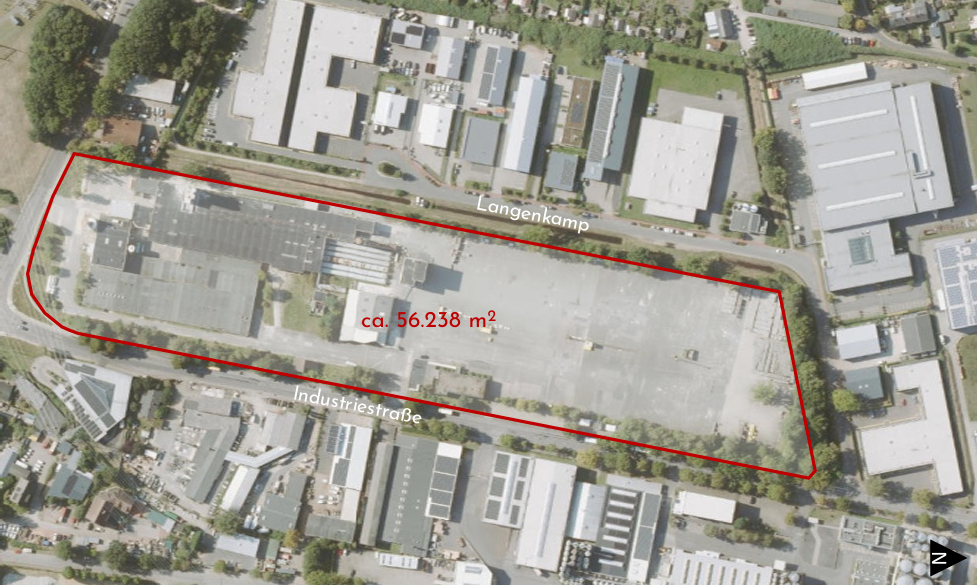 Luftbild des Gewerbegrundstücks Industriestraße 60 in Wedel mit rot markierter Projektfläche von rund 56.238 Quadratmetern zwischen Industriestraße und Langenkamp.